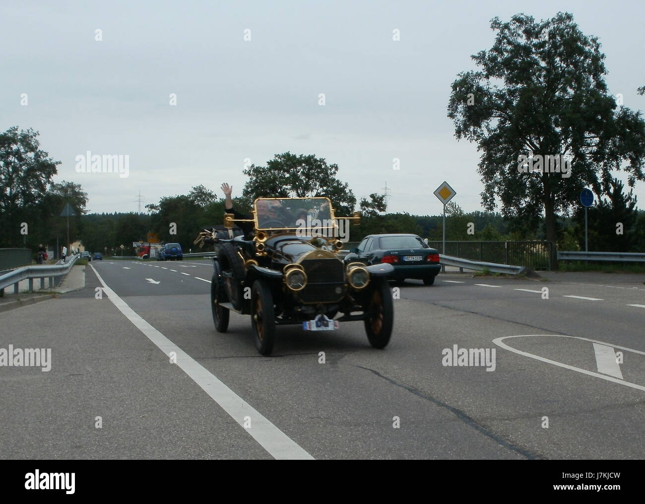 La Bertha Benz Fahrt Neulussheim fait référence au célèbre voyage effectué par Bertha Benz en 1888, l'épouse de l'inventeur automobile Karl Benz. Ce voyage a marqué le premier trajet automobile longue distance de l'histoire, de Mannheim à Pforzheim. Banque D'Images