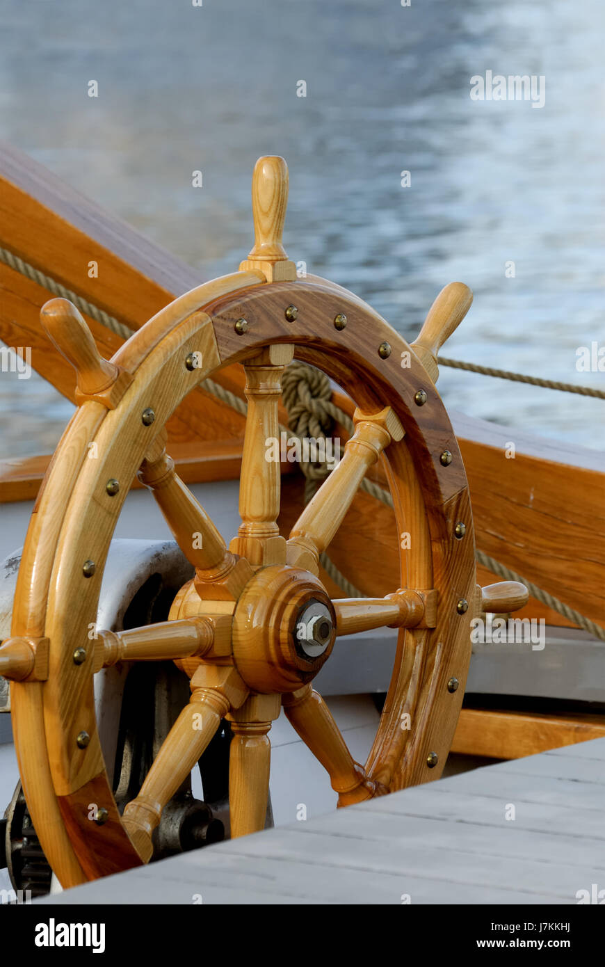 24 bateau de roue en bois bateau à voile voilier bateau aviron motomarines Banque D'Images