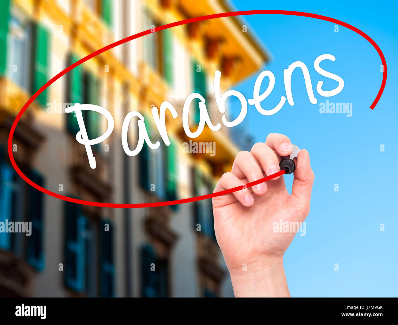 Man Main Ecrit Les Parabenes Joyeux Anniversaire En Portugais Avec Marqueur Noir Sur L Ecran Visuel Isole Sur Fond Le Commerce La Technologie Internet Co Photo Stock Alamy