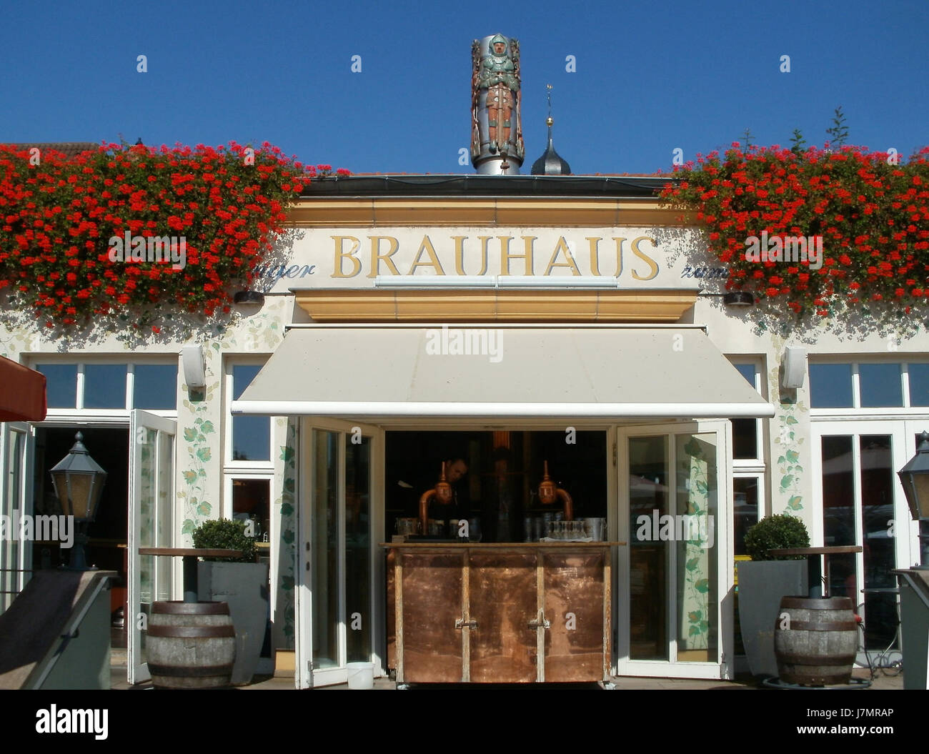 La Brauhaus Ritter à Schwetzingen est une brasserie historique connue pour ses techniques traditionnelles de brassage allemandes. L'emplacement est un lieu emblématique de Schwetzingen, offrant un aperçu de la culture et de l'histoire de la brasserie allemande. Banque D'Images
