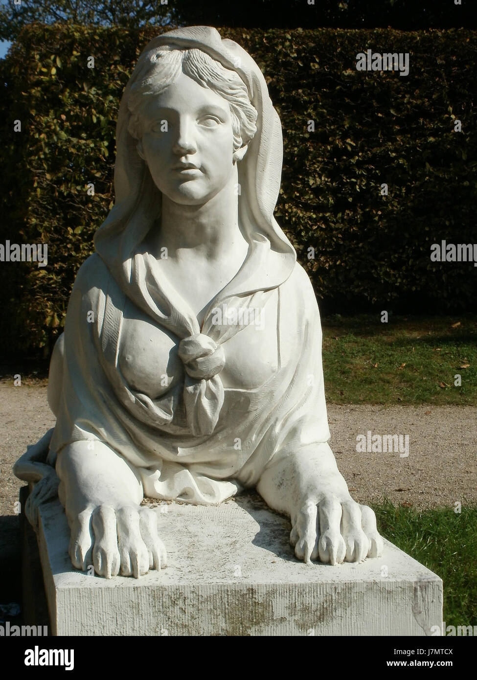 Le Sphingen Naturtheater de Schwetzingen est un théâtre en plein air connu pour son cadre naturel et ses spectacles historiques. Il présente divers événements culturels et artistiques contribuant au patrimoine culturel de la région. Banque D'Images Le Sphingen Naturtheater de Schwetzingen est un théâtre en plein air connu pour son cadre naturel et ses spectacles historiques. Il présente divers événements culturels et artistiques contribuant au patrimoine culturel de la région. Banque D'Images