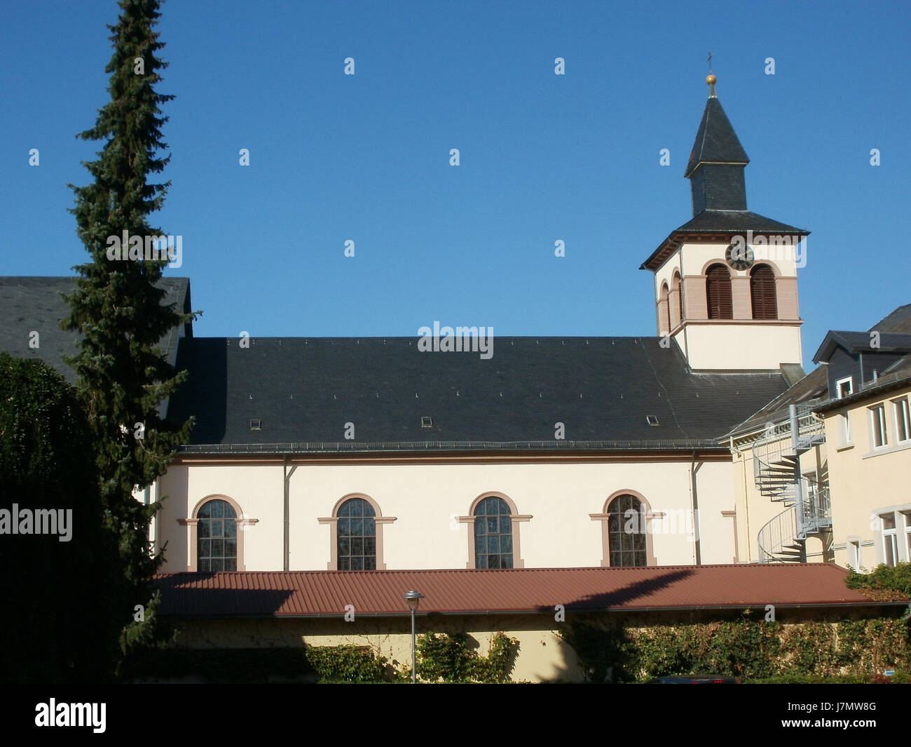 L'église d'Oberhausen, en Allemagne, représentée dans ce titre, fait probablement référence à un événement religieux spécifique ou à un détail architectural du 30 septembre 2011. Les églises d'Oberhausen sont connues pour leur style architectural moderne et historique. Banque D'Images