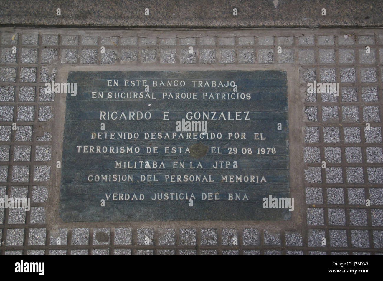 Ce titre fait référence à un panneau politique à Buenos Aires, en Argentine, spécifiquement situé sur la Calle Reconquista. Le signe représente l'engagement politique dans la région en 2011. Banque D'Images Ce titre fait référence à un panneau politique à Buenos Aires, en Argentine, spécifiquement situé sur la Calle Reconquista. Le signe représente l'engagement politique dans la région en 2011. Banque D'Images