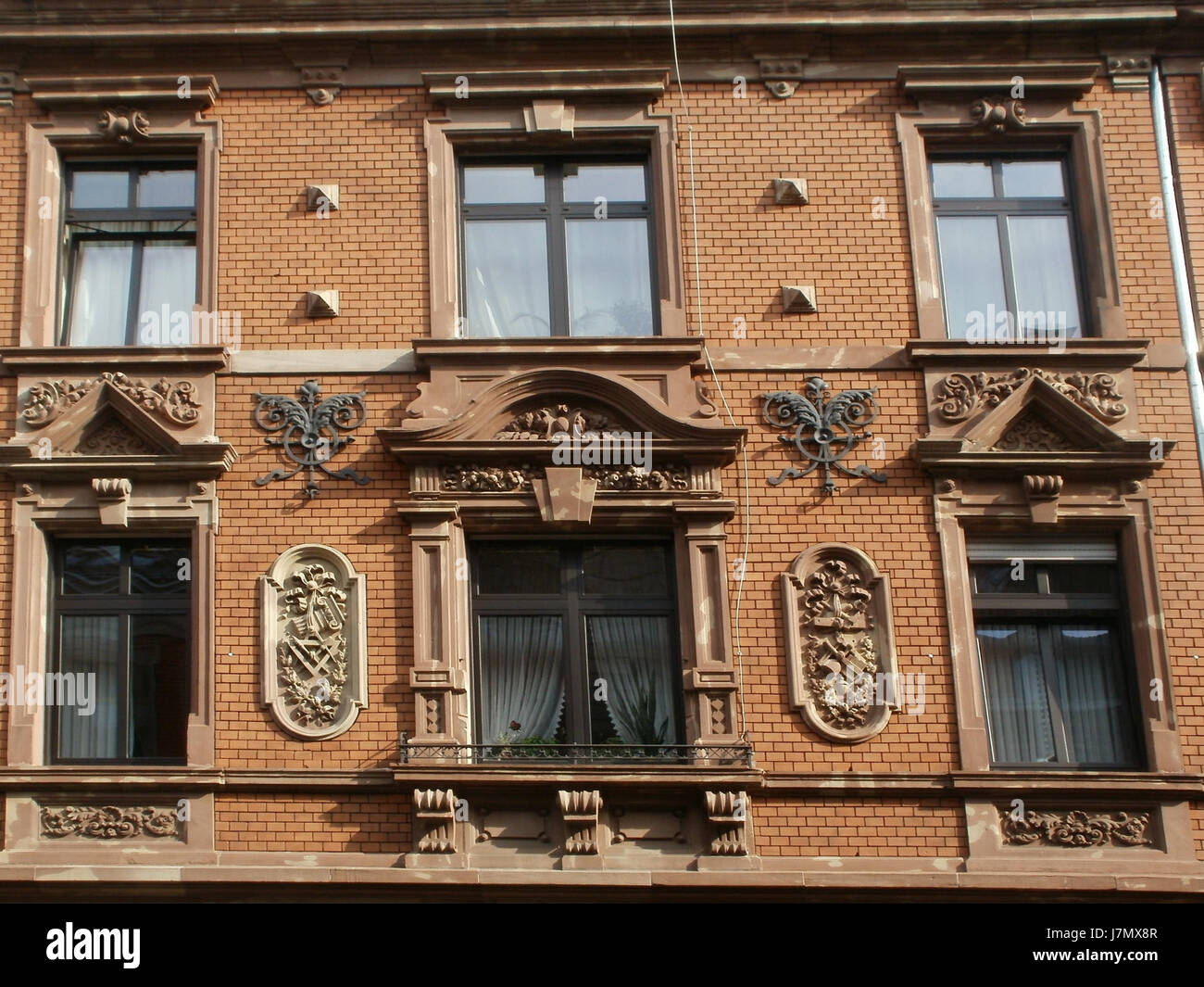 Cette photographie prise le 18 octobre 2011 montre les bâtiments de Foersterstr. 11-15 à Saarbruecken, Allemagne, mettant en lumière l'architecture urbaine et le développement urbain dans la région. Banque D'Images