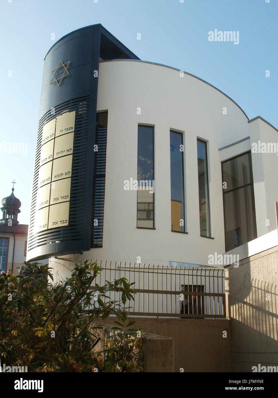 Le 9 novembre 2011, la synagogue Beith Shalom a été inaugurée à Speyer, en Allemagne, 73 ans après la destruction de la synagogue originale pendant Kristallnacht. Logé dans l'église réaménagée de Guido, le bâtiment de trois étages sert à la fois de lieu de culte et de centre communautaire pour la communauté juive de la région. Banque D'Images