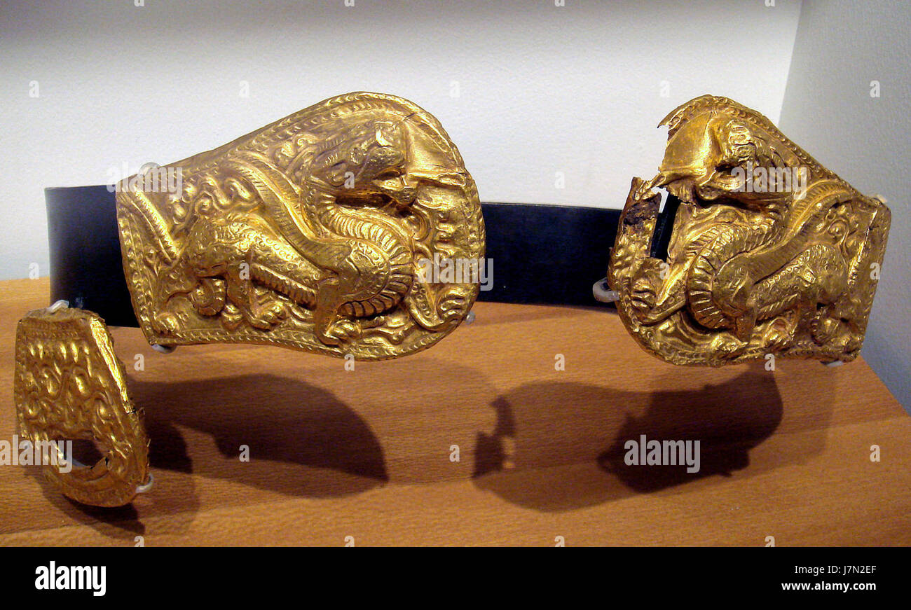 Cet artefact est une boucle de ceinture Xianbei du IVe siècle, reflétant l'artisanat et la culture matérielle du peuple Xianbei dans la Chine ancienne. Banque D'Images