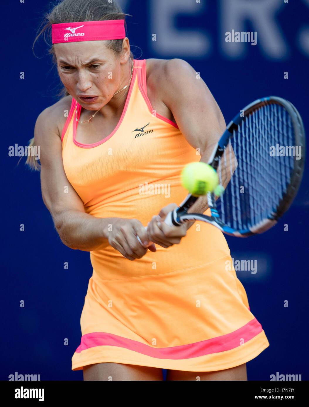 Nuremberg, Allemagne. 25 mai, 2017. Yulia Putintseva du Kazakhstan jouant contre Sorana Cirstea de la Roumanie en quart de finale du tournoi de tennis WTA à Nuremberg, Allemagne, 25 mai 2017. Photo : Daniel Karmann/dpa/Alamy Live News Banque D'Images
