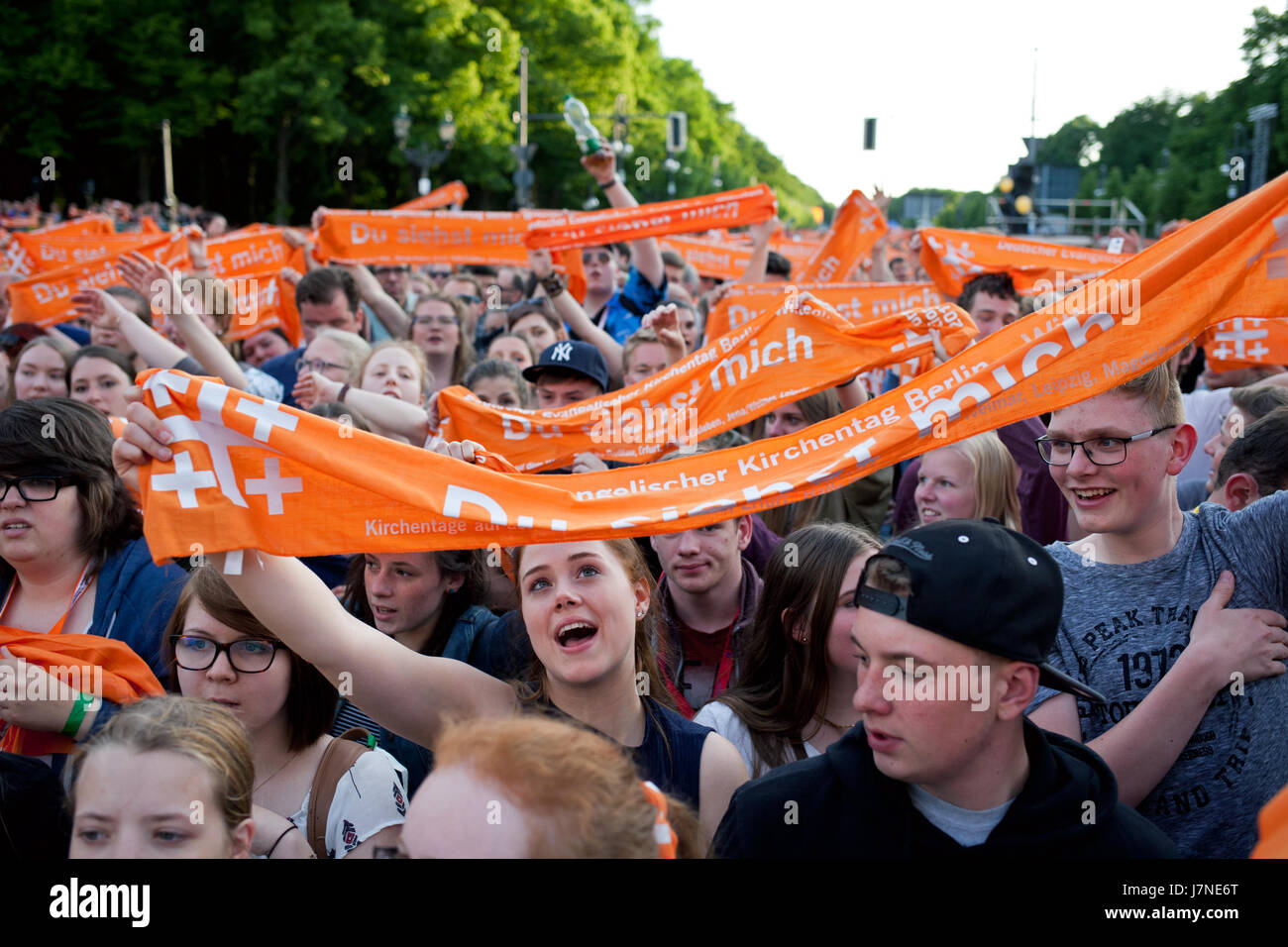 Simon becker / le pictorium - Église évangélique allemande (2017) de l'Assemblée kirchentag à Berlin - 25/05/2017 - Allemagne / Berlin / Berlin - l'allemand un groupe capella gars sage de donner un concert au cours de la 2017 à l'ouverture de la porte de Brandebourg à Berlin Banque D'Images