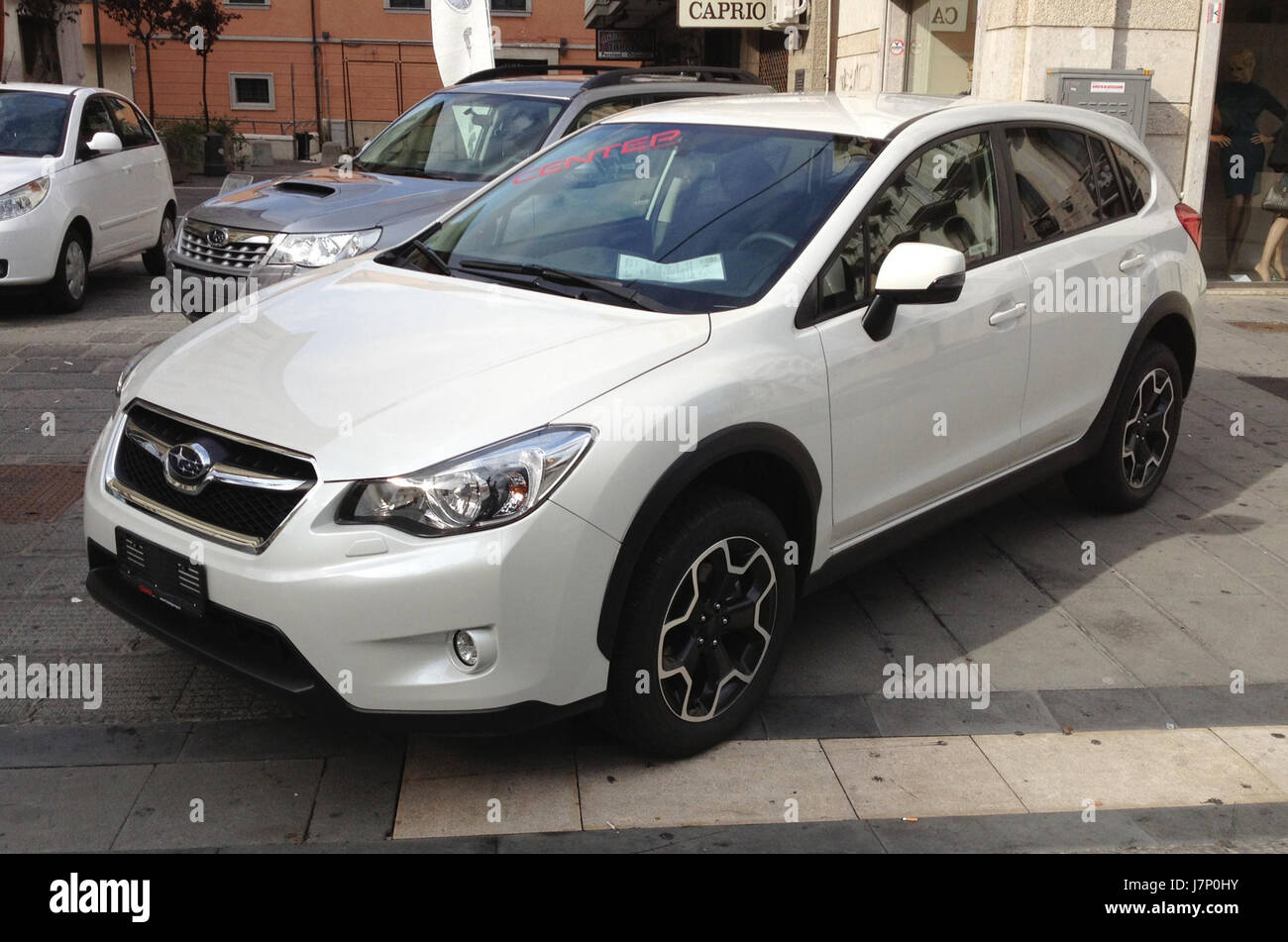 Subaru XV 2,0 diesel 2012, un VUS multisegment compact reconnu pour sa traction intégrale et son moteur diesel éconergétique. Les caractéristiques comprennent un moteur turbocompressé de 2,0 l, une boîte manuelle et des caractéristiques de sécurité de série. Banque D'Images