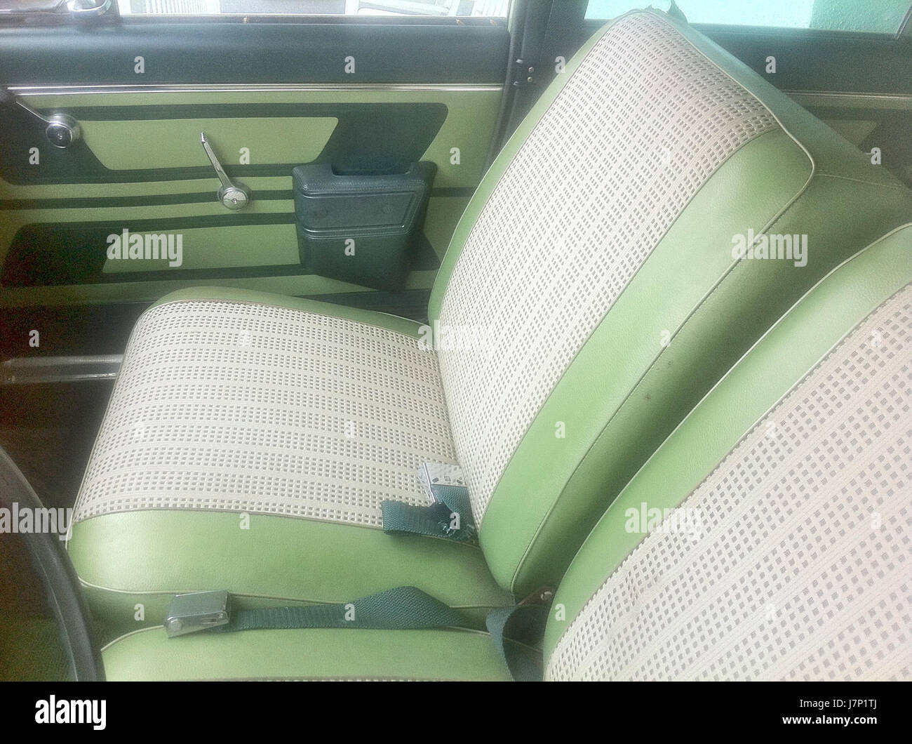 La berline Rambler American 440 4 portes 1968 est une voiture américaine classique connue pour son design compact et sa fiabilité. Le modèle était populaire à la fin des années 1960, avec un extérieur vert et une ingénierie solide pour son époque. Banque D'Images