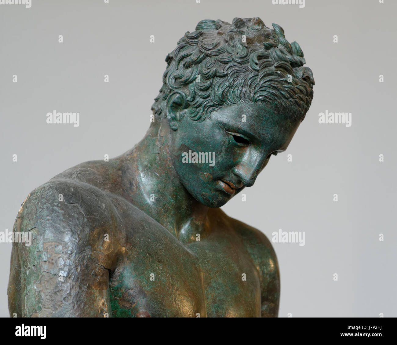 L'Apoxyomène croate est une importante statue grecque antique représentant un athlète, traditionnellement connue sous le nom de â€˜Scraper,â€™ et conservée au Musée du Louvre. La sculpture représente les idéaux athlétiques dans le grec classique Banque D'Images