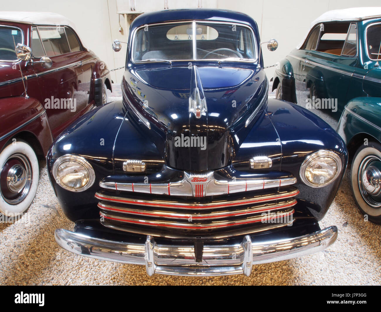 La Ford 69A coupé 1946 est un modèle de voiture américain classique, connu pour son design élégant et sa production d'après-guerre. Il dispose d'une carrosserie coupé élégante et était populaire au milieu du XXe siècle pour sa fiabilité et ses performances. Banque D'Images
