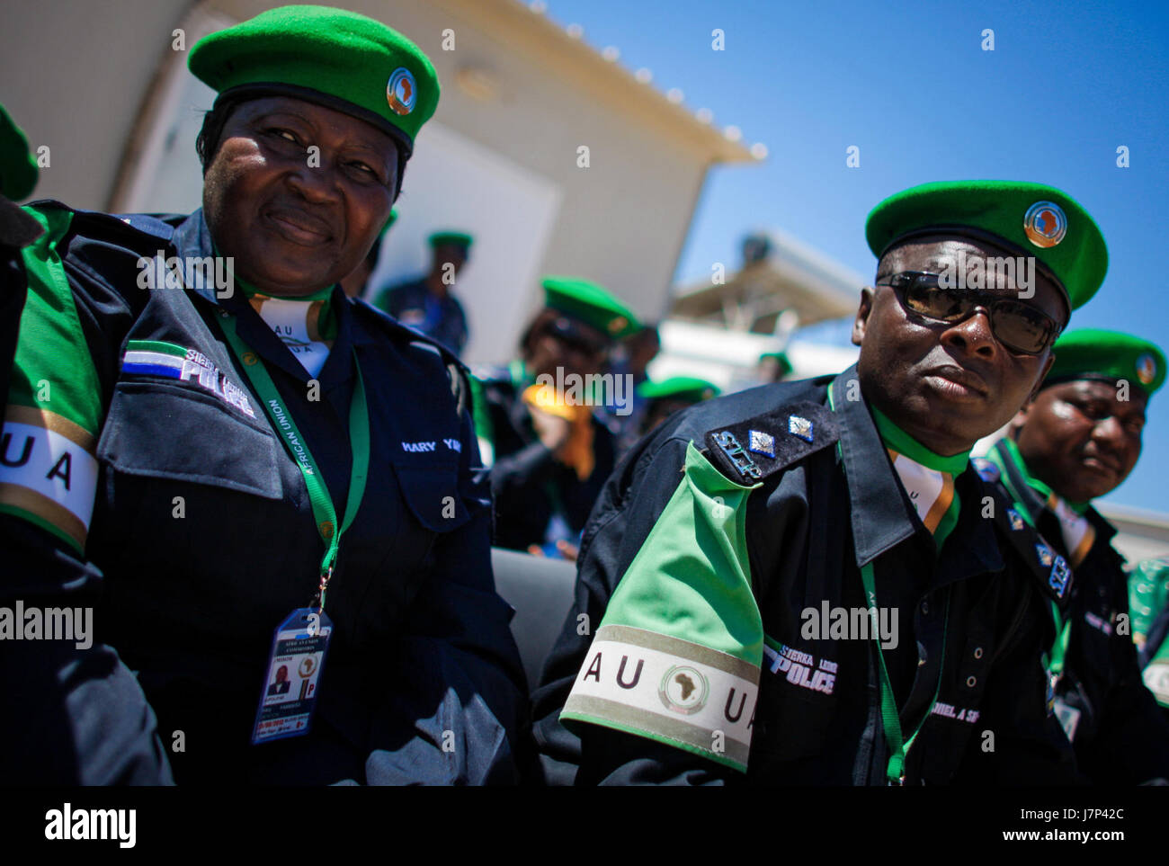 Cette image capture un moment impliquant la police de Sierra Leone, prise le 15 mars 2012. La photographie donne un aperçu des activités des forces de l'ordre en Sierra Leone pendant cette période. Banque D'Images
