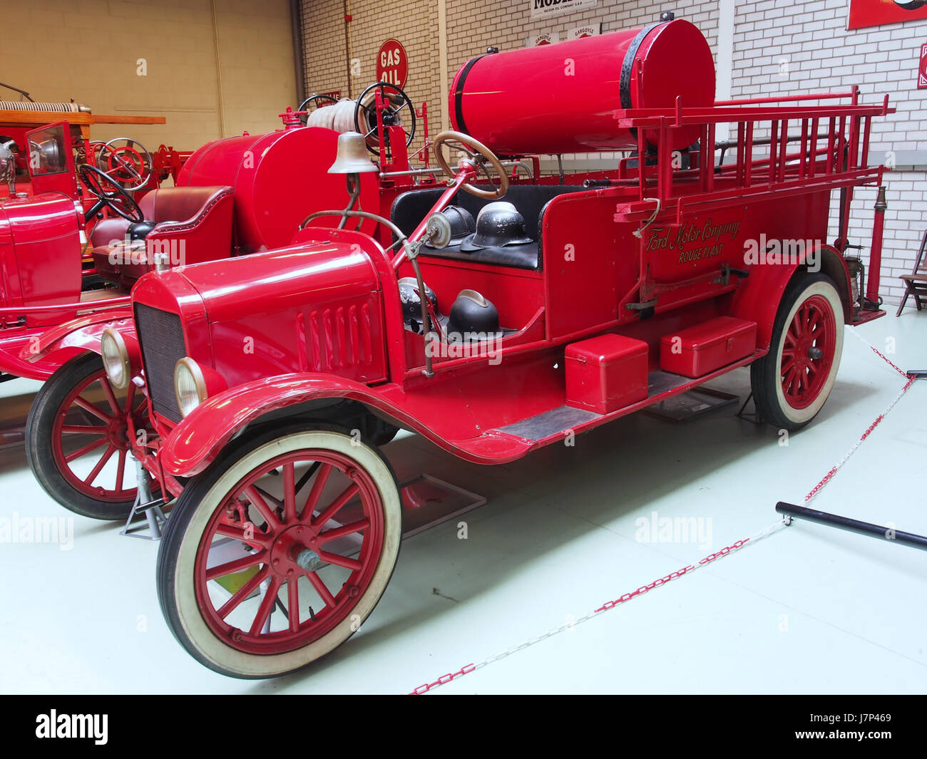 Le Ford 188 de 1929 était un modèle classique de camion de pompiers, largement utilisé dans les services d'incendie à travers les États-Unis à la fin des années 1920 Sa conception et sa fonctionnalité en ont fait un élément important de la sécurité incendie du début du XXe siècle. Banque D'Images