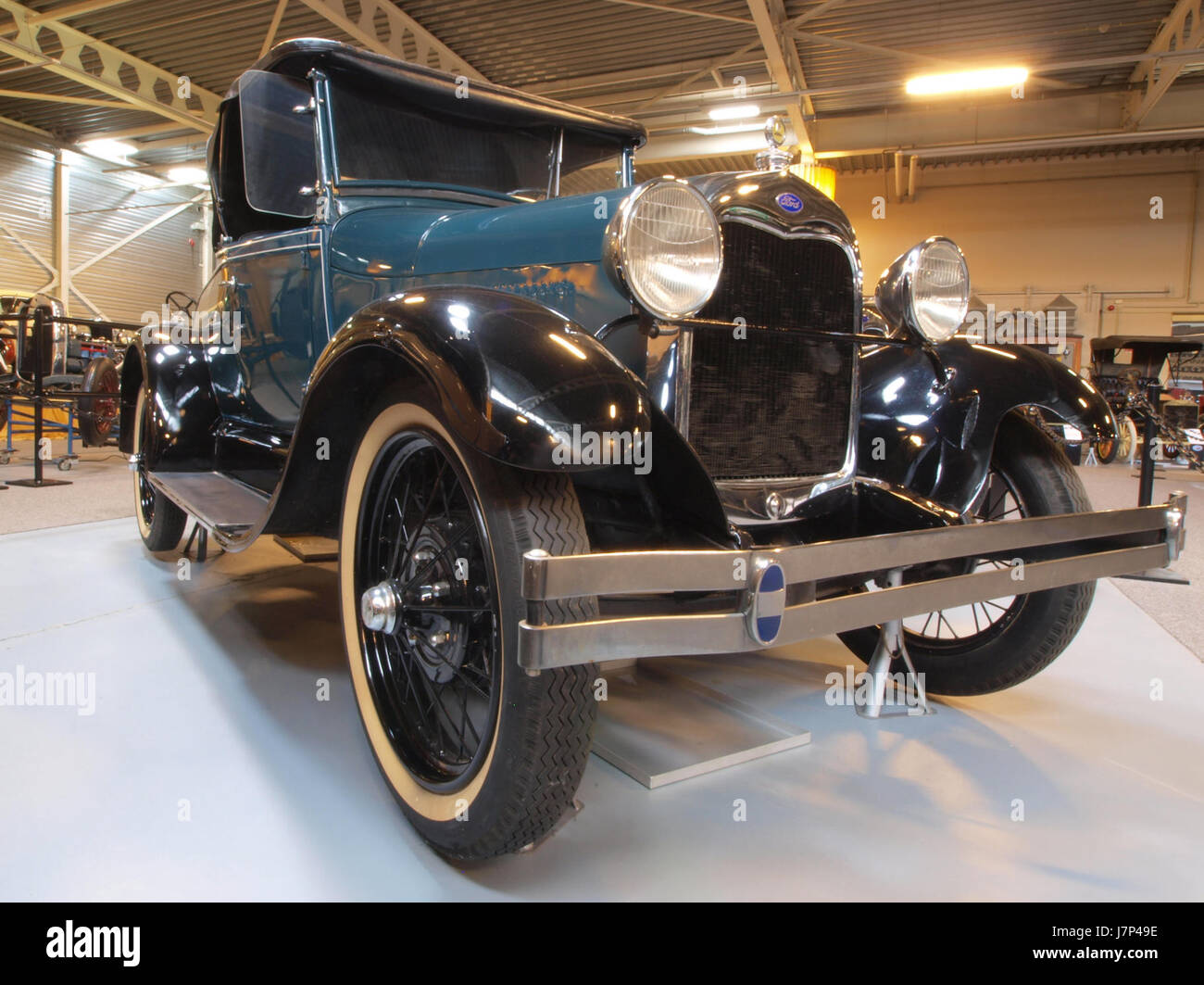 La Ford modèle A 40A Roadster 1929 est une automobile américaine classique connue pour son design élégant et sa construction durable. L'image présente la carrosserie profilée et les caractéristiques emblématiques du roadsterâ€™, représentant le sommet du design automobile à la fin des années 1920 Banque D'Images