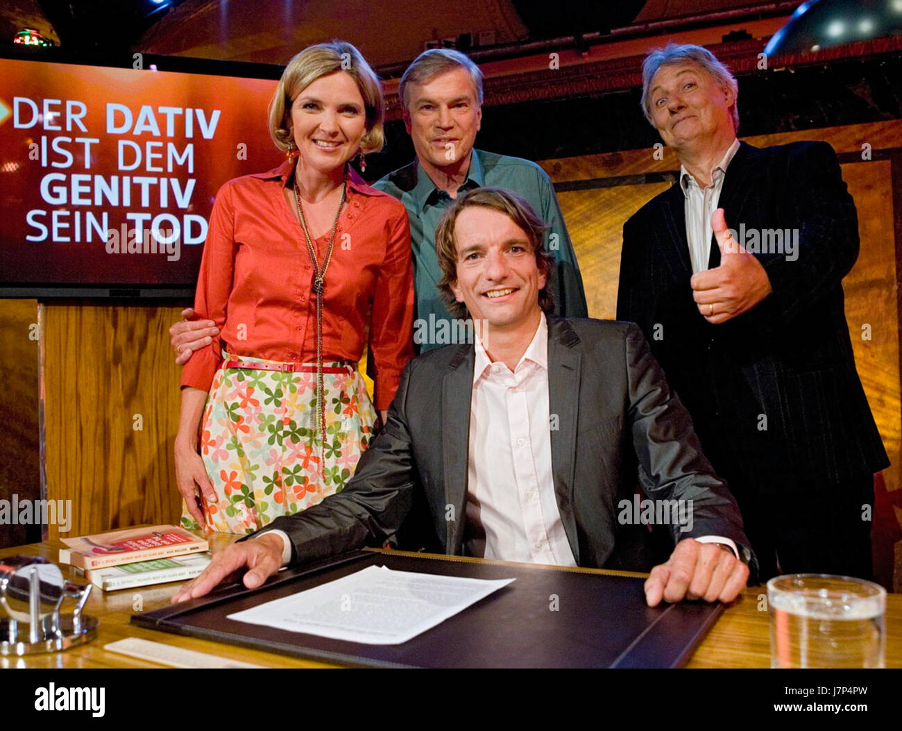 Le 11 juin 2008, Bastian Sick a présenté 'Der Dativ ist dem Genitiv sein Tod' au Stadthalle de Wuppertal. L'événement a présenté sa vision humoristique de la grammaire allemande, attirant un public complet désireux de s'engager avec ses connaissances linguistiques. Banque D'Images