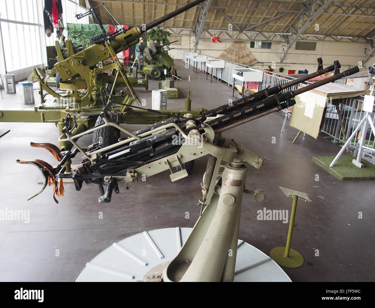 Le Madsen Saetter de 12,7 mm est une monture navale exposée au Aalborg Forsvars og Garnisonsmuseum au Danemark. Le mont naval est un élément clé de l'équipement militaire, mettant en valeur l'histoire navale et le patrimoine militaire du Danemark. Banque D'Images