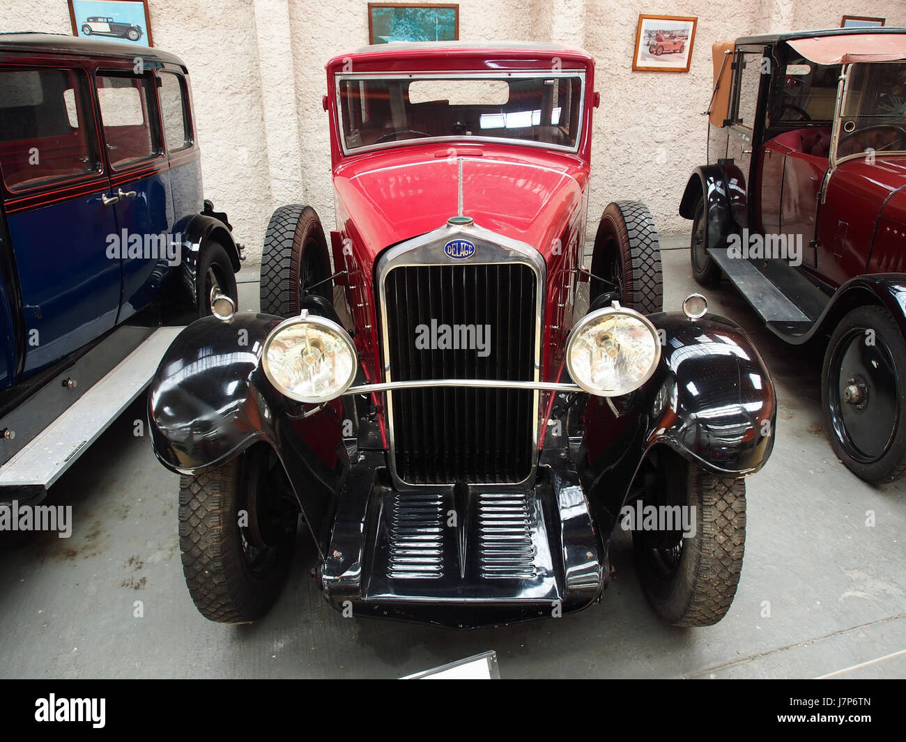 La Delage D6 11, produite en 1933-1934, est une automobile de luxe française dotée d’un moteur 6 cylindres et d’une cylindrée de 2000 cmÂ³, reflétant le design automobile de l’époque. Banque D'Images