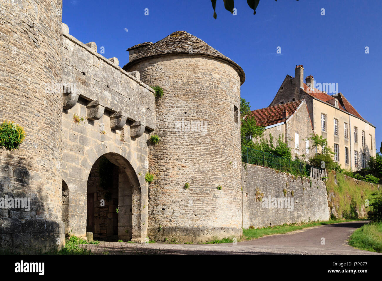 France, Côte d'Or, Flavigny-sur-Ozerain, les plus Beaux villages de France (les plus beaux villages de France), Val door Banque D'Images France, Côte d'Or, Flavigny-sur-Ozerain, les plus Beaux villages de France (les plus beaux villages de France), Val door Banque D'Images