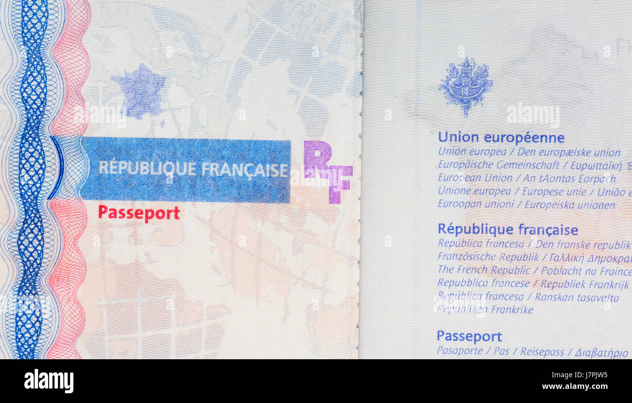 À l'intérieur d'un passeport français Banque D'Images