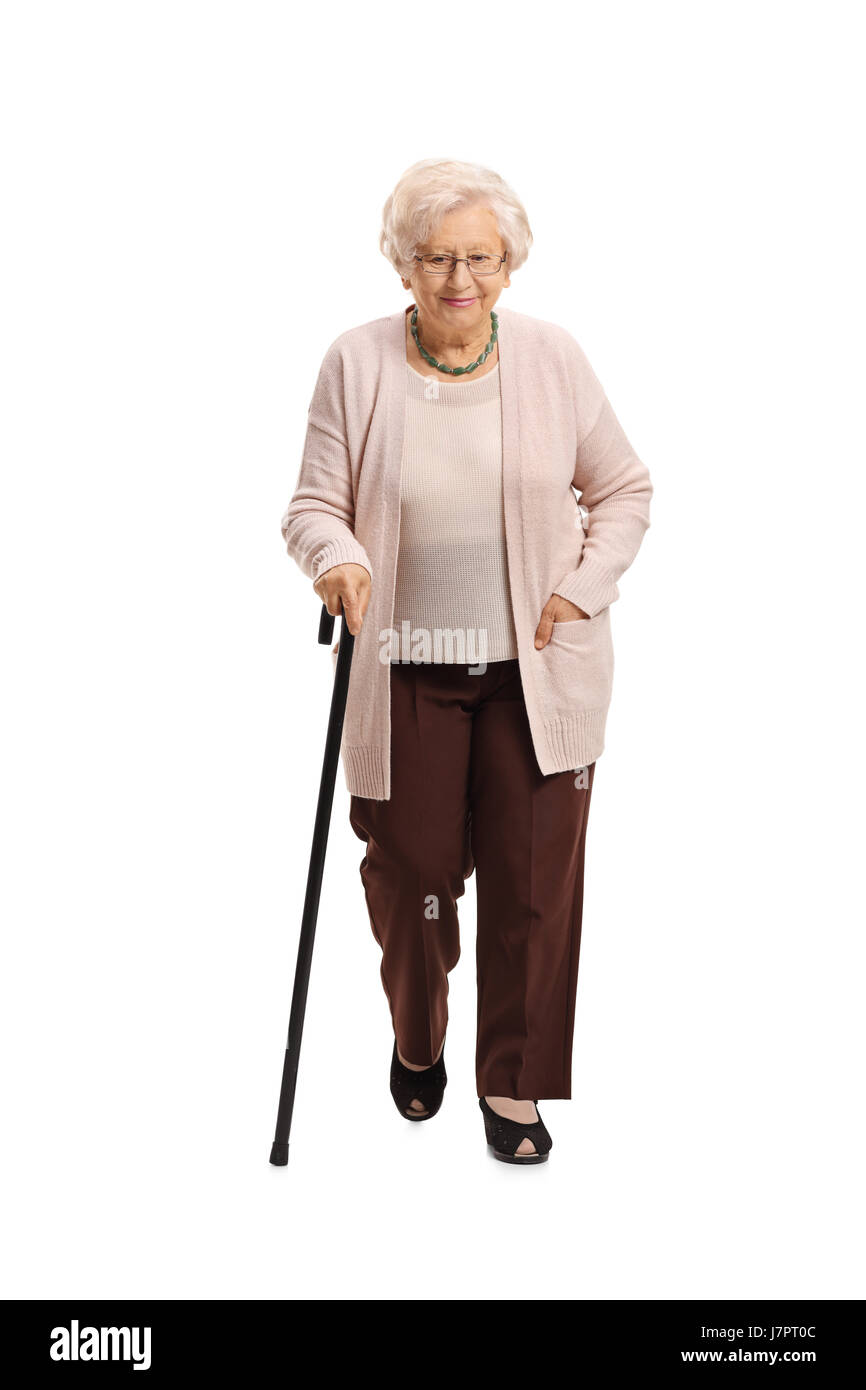 Portrait d'une femme mature avec une canne à marcher en direction de l'appareil isolé sur fond blanc Banque D'Images