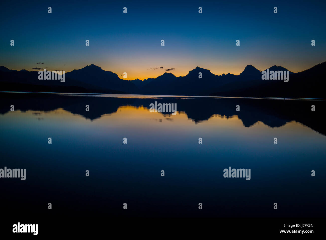 McDonald Lake / Lac / Lever/coucher/ Réflexions Banque D'Images