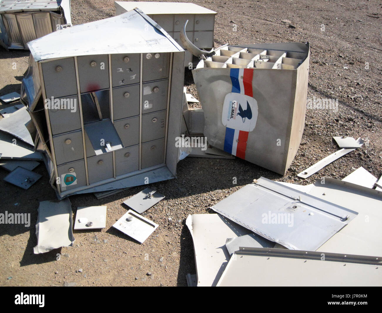 Une campagne de sécurité publique soulignant les dangers de mélanger la consommation d'alcool et la manutention du courrier, issue d'une campagne de 2009. Banque D'Images