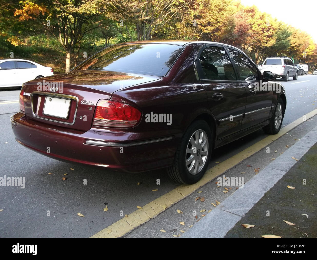 La Hyundai Sonata V6 2,7 2004 est une berline de taille moyenne dotée d’un moteur V6, offrant des performances fiables et une conduite confortable. Connu pour sa conception pratique, il offre un bon rendement énergétique et une construction solide. Banque D'Images