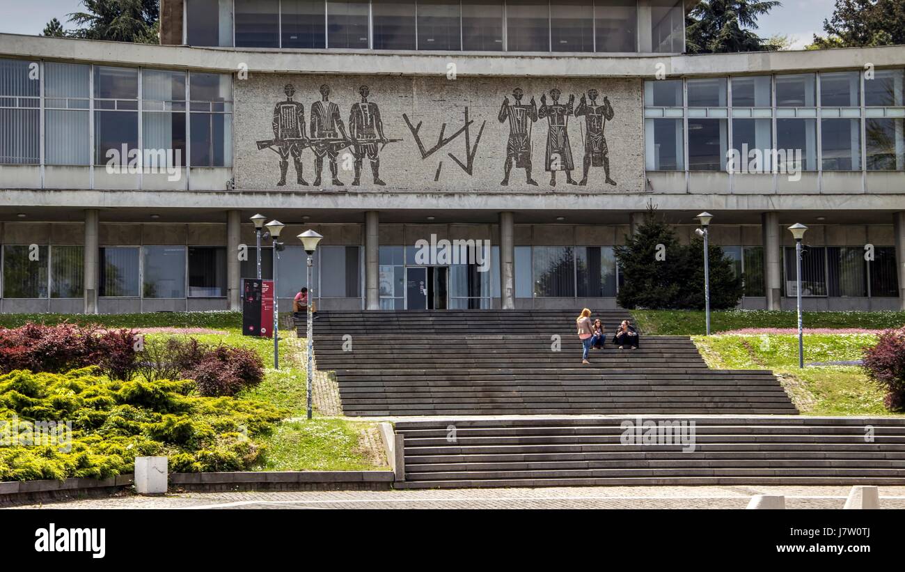 Belgrade, Serbie Les visiteurs devant le Musée de l'histoire