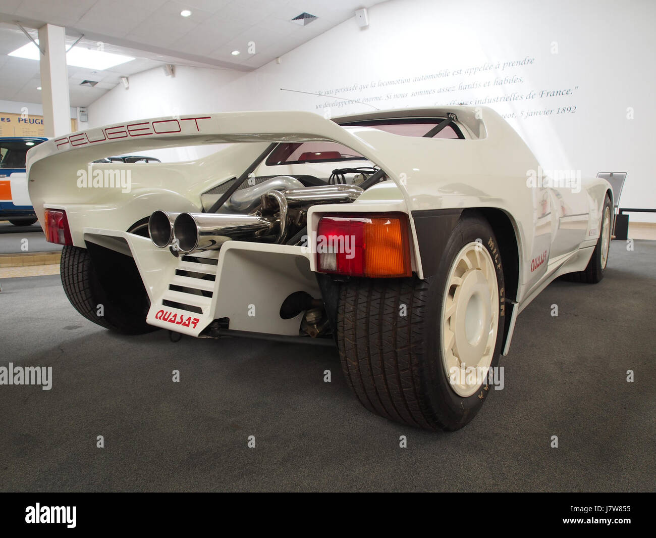 La Peugeot Quasar 1984 est un concept car conçu pour mettre en valeur la technologie automobile futuriste. Il représente la vision de Peugeot pour l'avenir du design automobile dans les années 1980 Banque D'Images