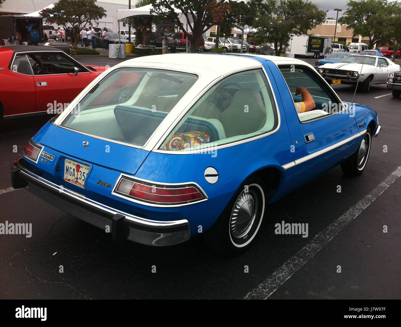 1976 AMC Pacer DL coupé bleu blanc 2014 NC 04 AMO Banque D'Images