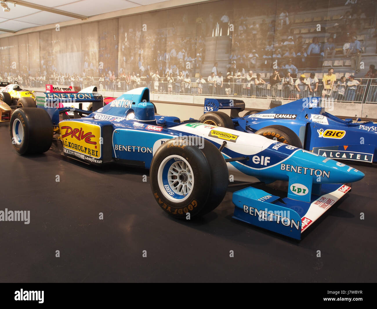 La Renault BI95 Benetton 1995 est une voiture de formule 1 disputée au Championnat du monde de F1 1995. La voiture, qui fait partie de l'équipe Benetton, était dotée d'une technologie et d'un design de pointe, marquant une période importante dans l'histoire du sport automobile. Banque D'Images