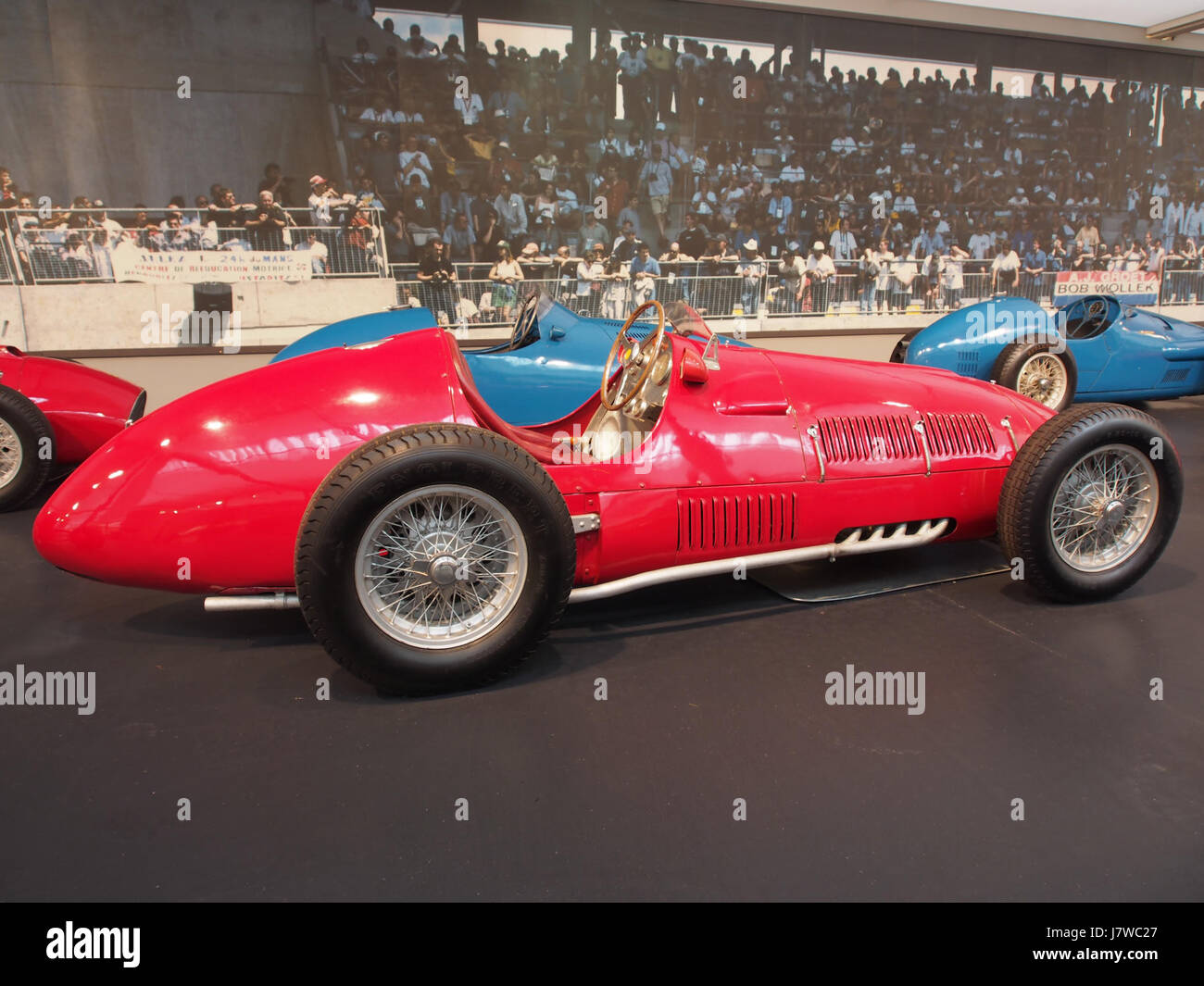 La Ferrari F2 212 de 1950 est une voiture de course équipée d'un moteur 12 cylindres d'une cylindrée de 2562 cmÂ³, produisant 200 chevaux et capable d'atteindre 230 km/h. Il représente l'ingénierie Ferrari classique des années 1950 Banque D'Images
