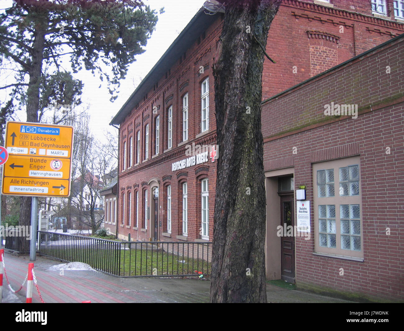 Cette image capture un moment de Herford, en Allemagne, le 4 février 2010. La photo représente la vie quotidienne dans la ville, offrant un instantané de la vie urbaine et des activités locales pendant cette période. Banque D'Images