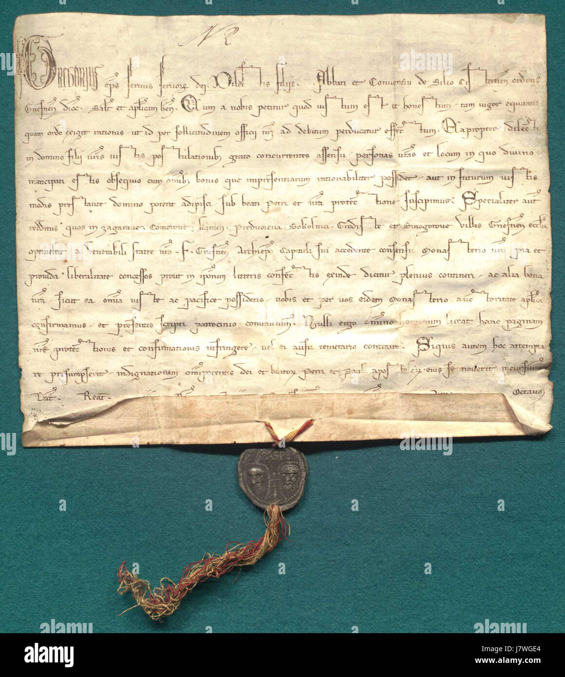 'AGAD Grzegorz IX potwierdza opatowi i konwentowi klasztoru w Sulejowie posiadane dobra' est un document historique du pape Grégoire IX confirmant les possessions de l'abbé et couvent du monastère de SulejÃ³w, important pour la compréhension de la gouvernance religieuse médiévale. Banque D'Images