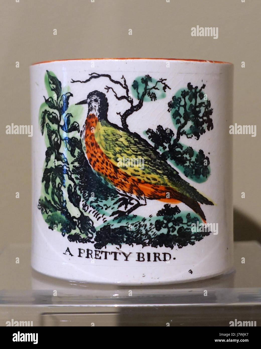 Un joli oiseau, mug pour un enfant, Staffordshire, Angleterre, 1830, 1860 Terre cuite vernissée Musée Concord Concord, MA DSC05769 Banque D'Images