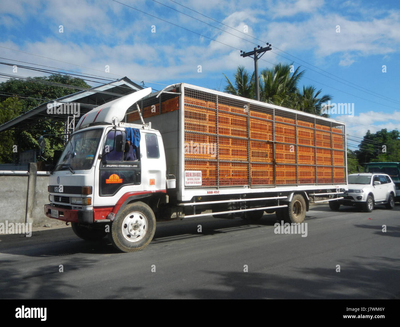 La congestion du trafic à Matimbubong Sapang Putol, situé à San Ildefonso, Bulacan, est un problème important qui affecte la mobilité locale. La région connaît des volumes de trafic élevés, en particulier pendant les heures de pointe, perturbant les déplacements quotidiens et posant des défis à l'efficacité des transports dans la région. Banque D'Images