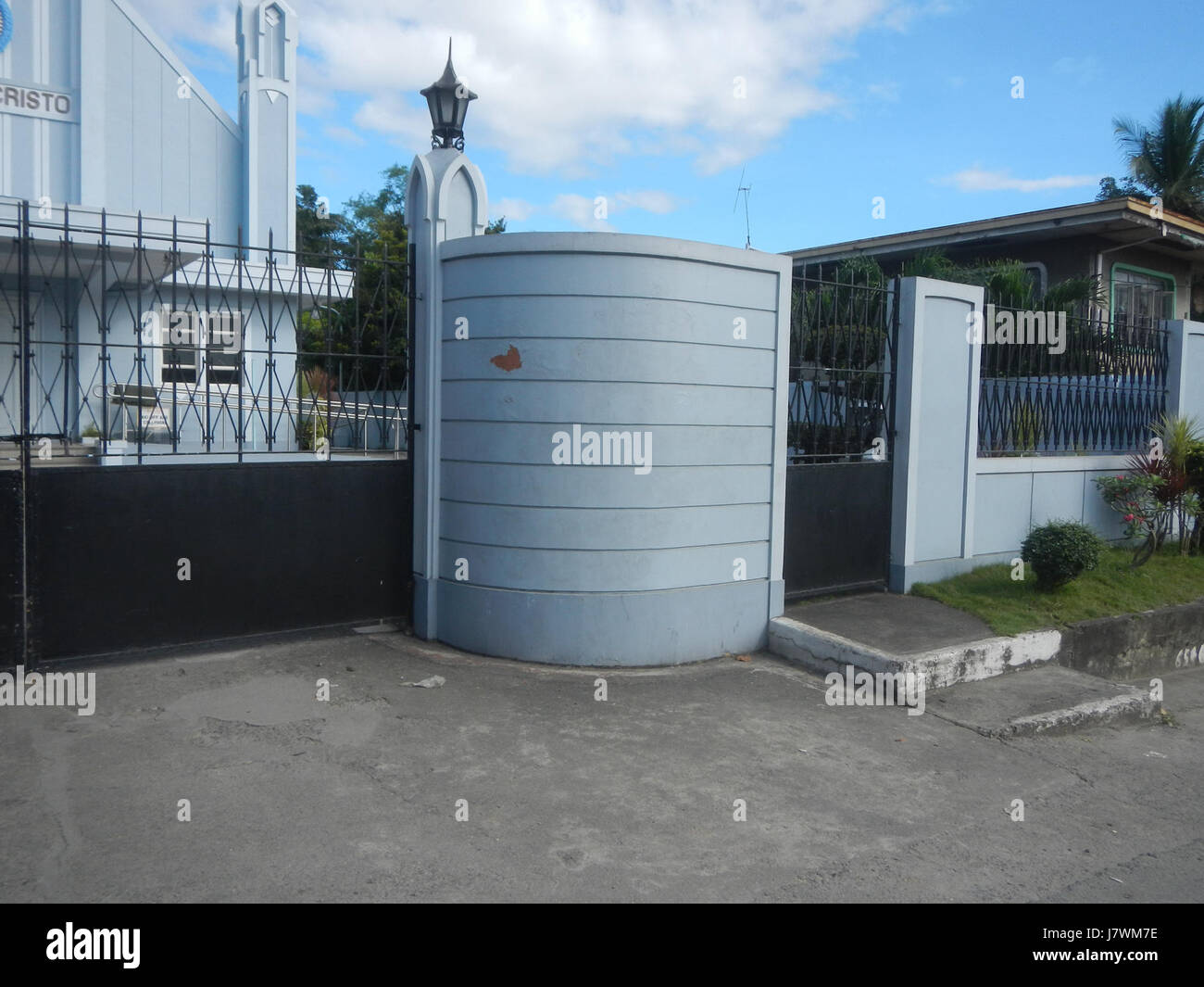 L'image représente la congestion du trafic à Matimbubong Sapang Putol, San Ildefonso, Bulacan, un scénario de trafic urbain typique aux Philippines. La congestion routière est un problème important dans les zones urbaines, qui a une incidence sur les systèmes de transport locaux. Banque D'Images