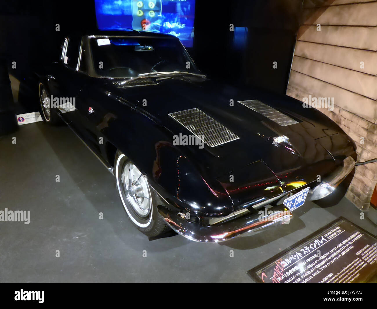 Cela fait référence à la vue avant d'une Chevrolet Corvette Stingray C2 1963, une voiture de sport américaine classique connue pour son design distinctif et ses caractéristiques de performance des années 1960 Banque D'Images