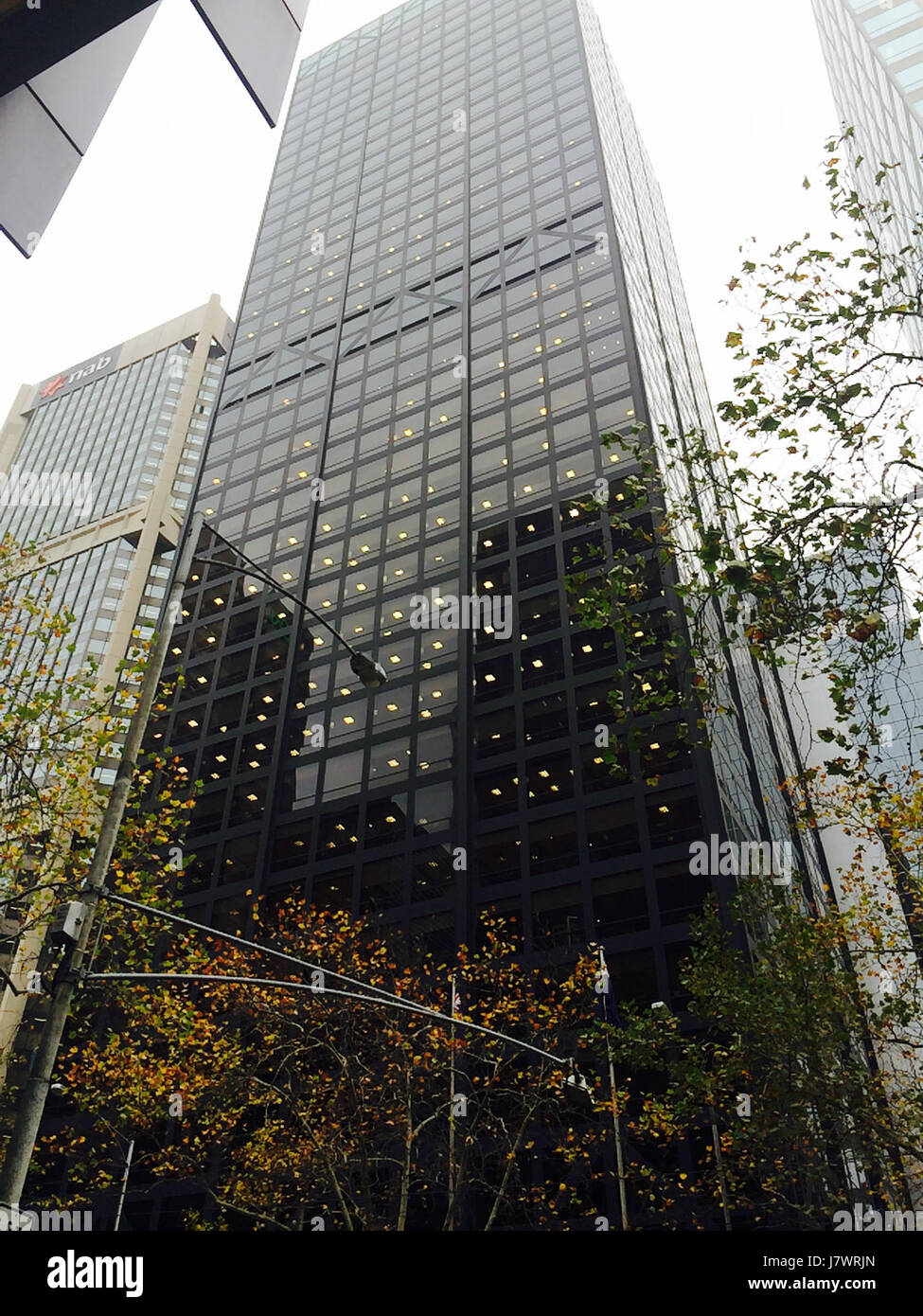 140 William Street est une adresse notable, qui fait peut-être référence à un bâtiment ou à un emplacement dans un environnement urbain. Il pourrait représenter un espace commercial ou résidentiel, selon le contexte dans lequel il est mentionné. Banque D'Images