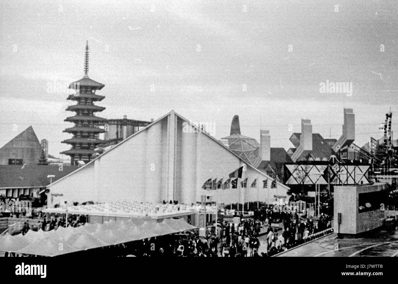 Les années 1970 au Japon ont été une période de transformation culturelle, économique et technologique significative. La décennie a vu une croissance industrielle rapide et des progrès technologiques, contribuant à l'ascension du Japon en tant que puissance économique mondiale. Banque D'Images