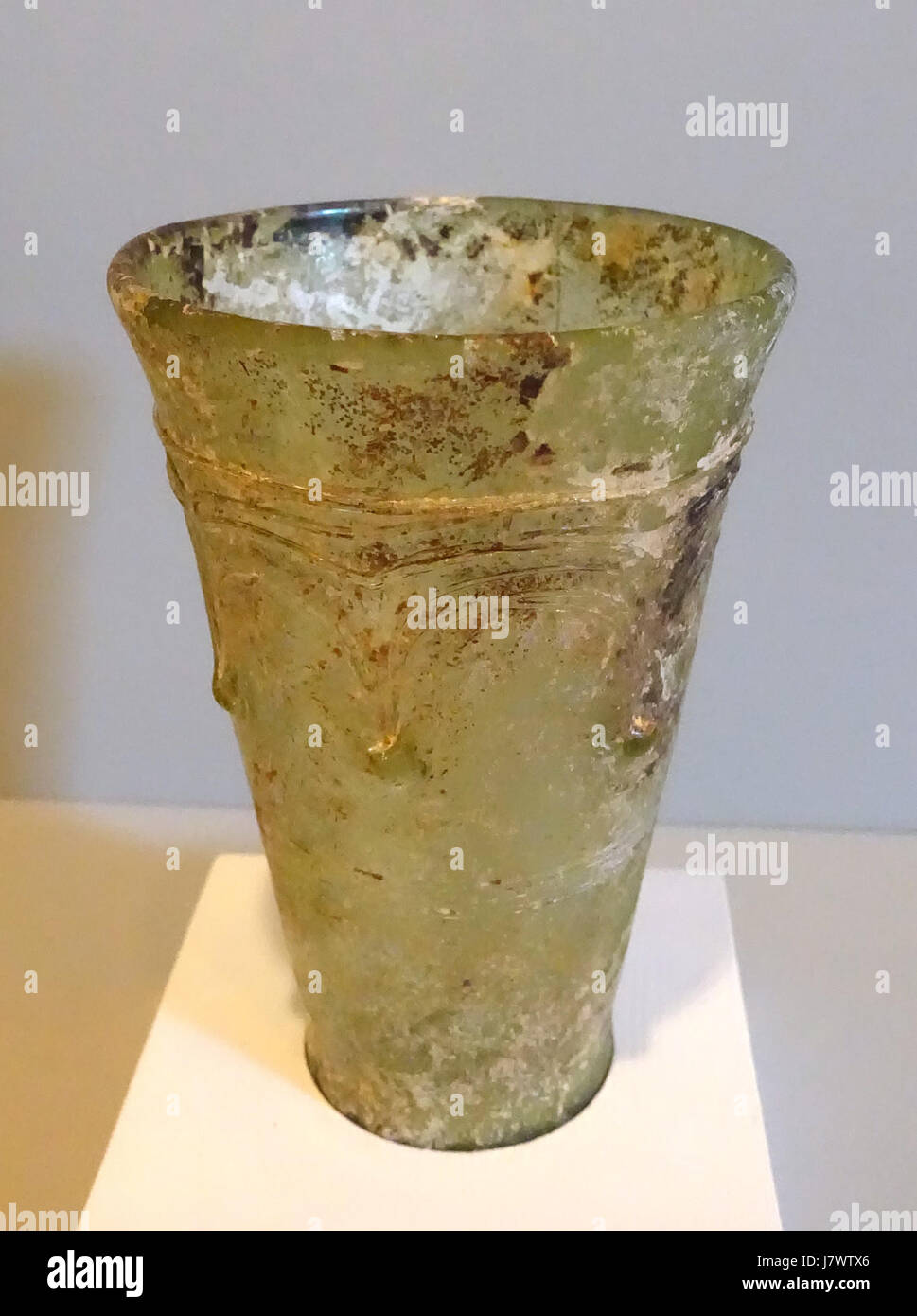Bécher en verre conique avec filetage, décoration, Frankish, 5ème 6ème ANNONCE de siècle, verre vert Krannert Art Museum, UIUC DSC06354 Banque D'Images Bécher en verre conique avec filetage, décoration, Frankish, 5ème 6ème ANNONCE de siècle, verre vert Krannert Art Museum, UIUC DSC06354 Banque D'Images