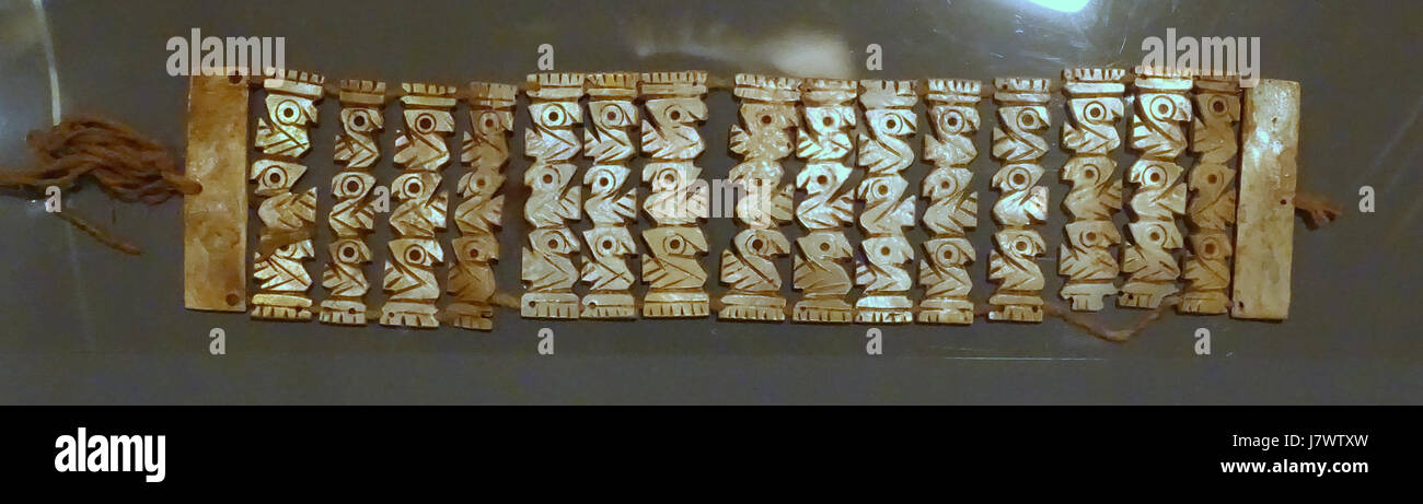 Bracelet, Pérou, Chimu, côte nord, ch. 700 AD 1470, shell, coton cordon Krannert Art Museum, UIUC DSC06461 Banque D'Images Bracelet, Pérou, Chimu, côte nord, ch. 700 AD 1470, shell, coton cordon Krannert Art Museum, UIUC DSC06461 Banque D'Images