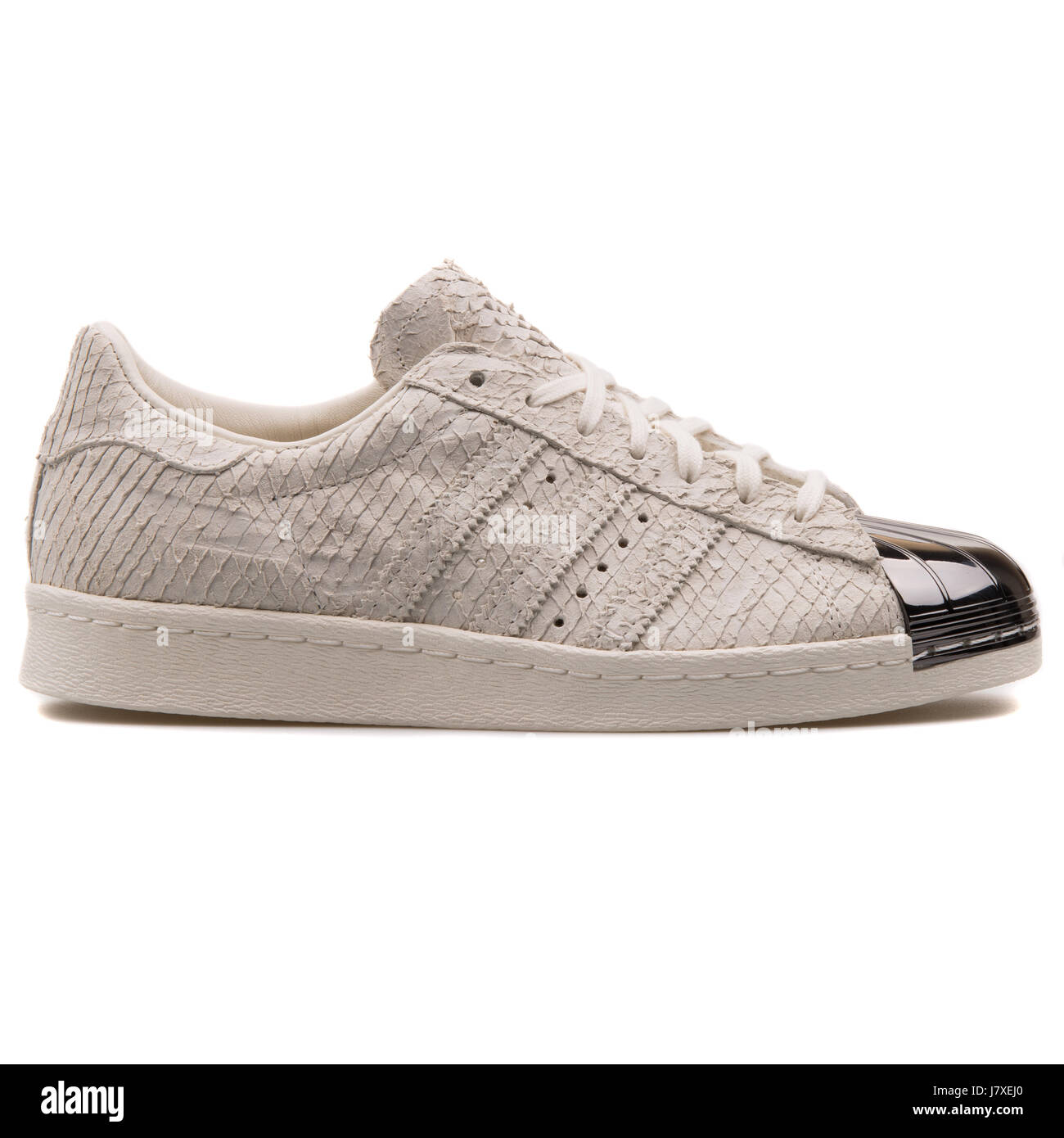 Adidas Superstar 80S en métal W Women's Classic en cuir blanc avec motif  peau de serpent Sneakers - S82483 Photo Stock - Alamy