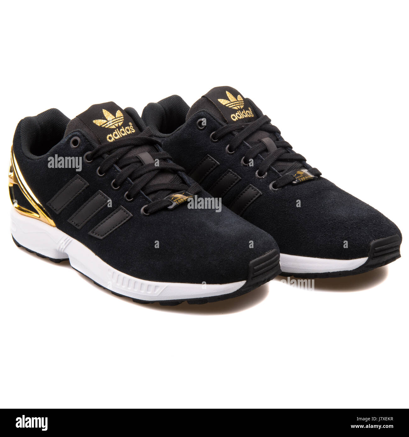 Flux Adidas ZX W Women's sneakers noir et or - B35319 Photo Stock - Alamy