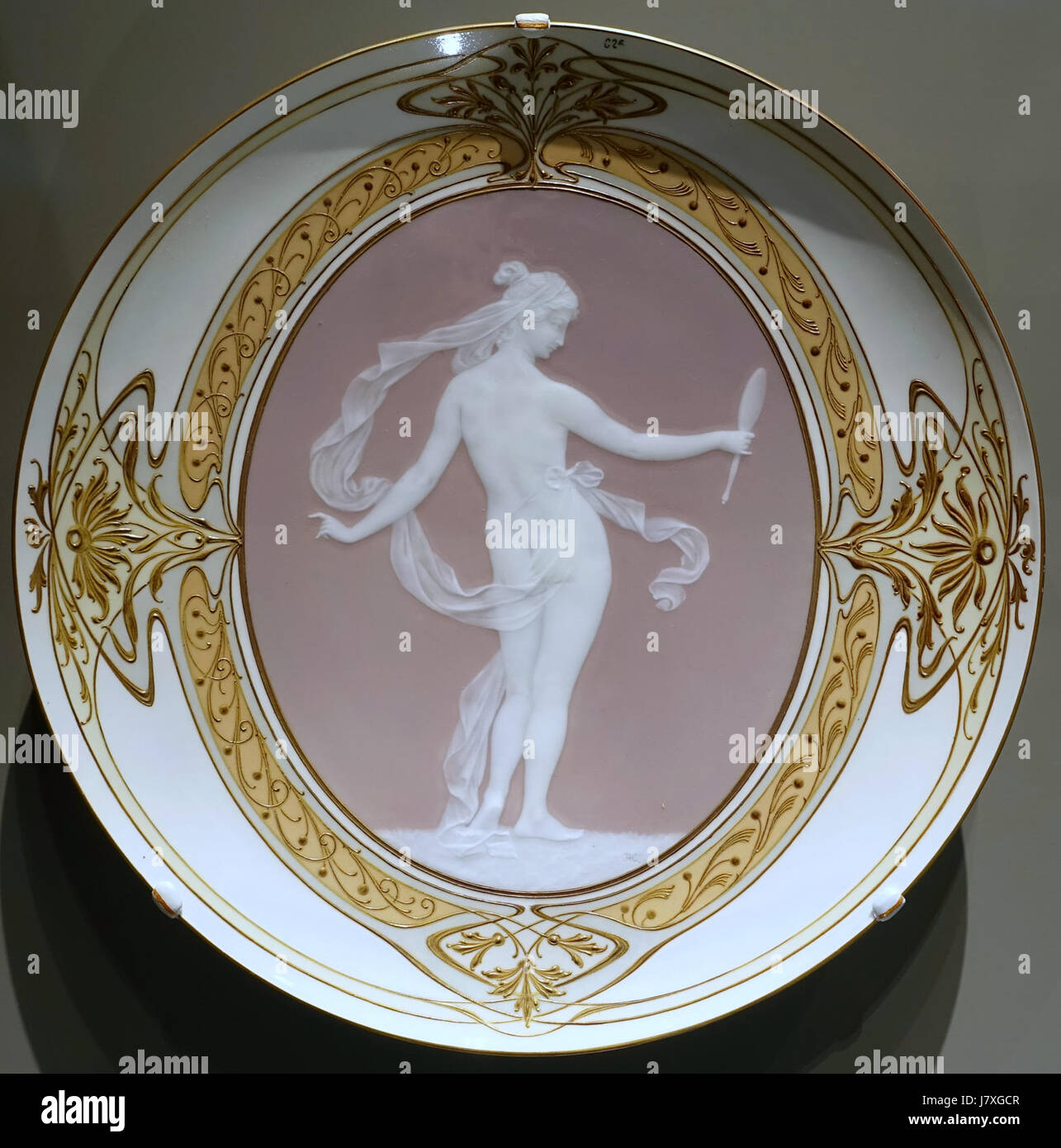 Chargeur, la fabrique de porcelaine de Berlin, probablement décoré par Max Henklein, ch. En 1900, soft paste porcelain Wadsworth Atheneum Hartford, CT DSC05544 Banque D'Images