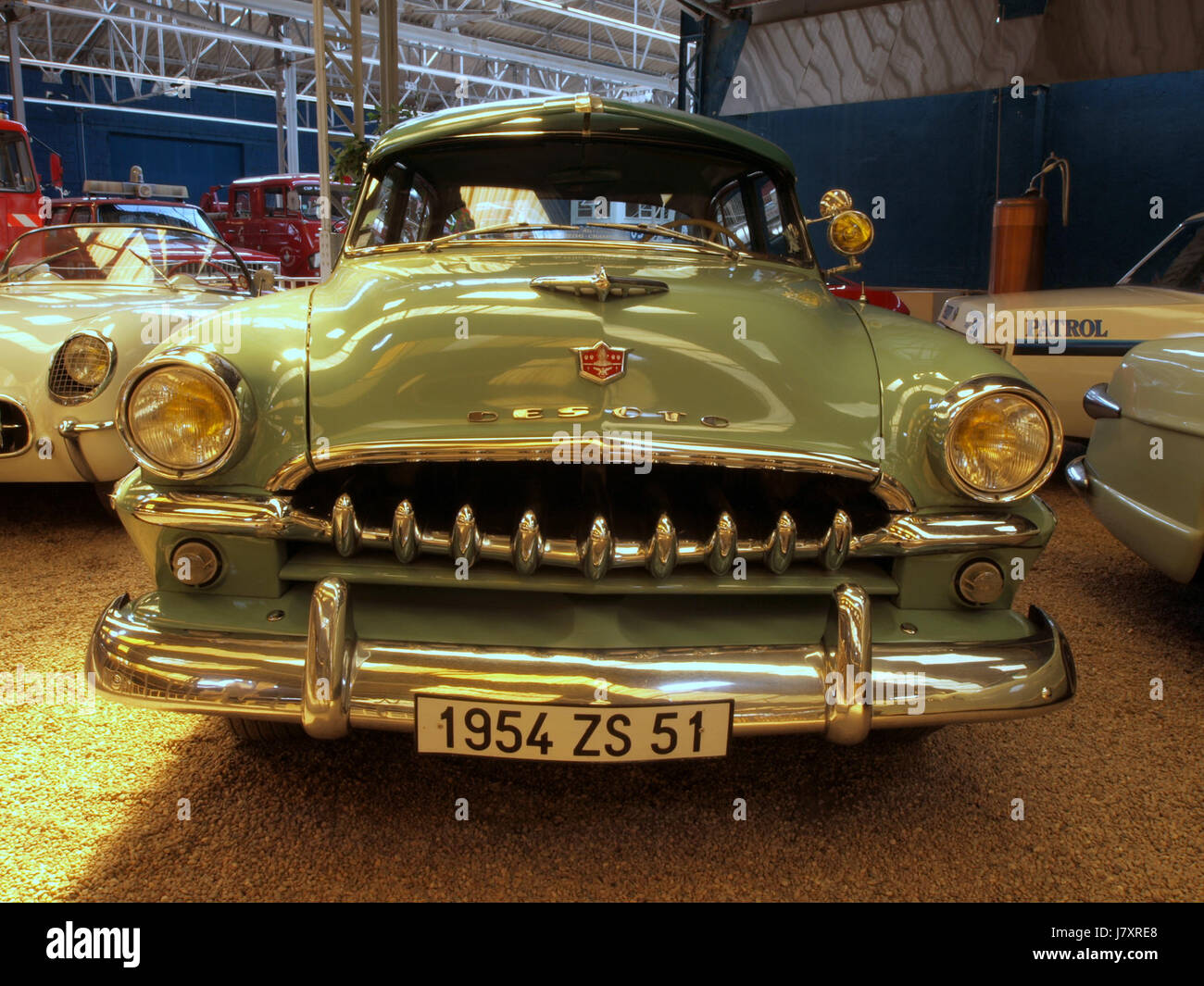 La DeSoto Diplomat 1954 est un modèle de voiture américain emblématique des années 1950, représentant la conception et l'ingénierie automobiles du milieu du siècle. Banque D'Images