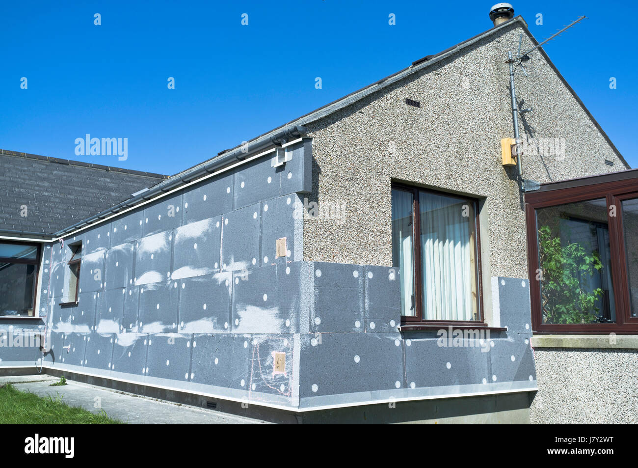 dh isolant mural CHAUFFAGE UK isolant domestique uk mur externe parois extérieures isolantes thermiques à l'extérieur de la façade en mousse de la grande-bretagne Banque D'Images