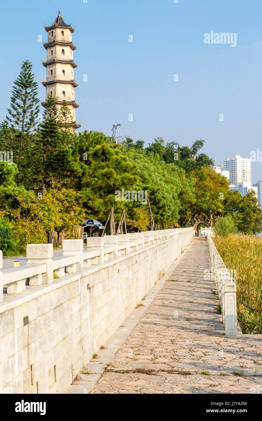 Wenzhou, Zhejiang, Chine. L'Île Jiangxin, vue de la Pagode de l'Ouest. Banque D'Images