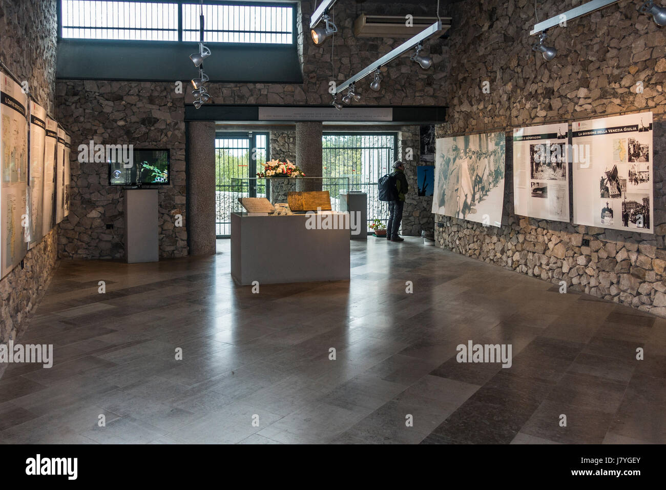 Centre de documentation, Foiba di Basovizza memorial, de l'intérieur, pour les victimes de la Seconde Guerre mondiale, Trieste Banque D'Images